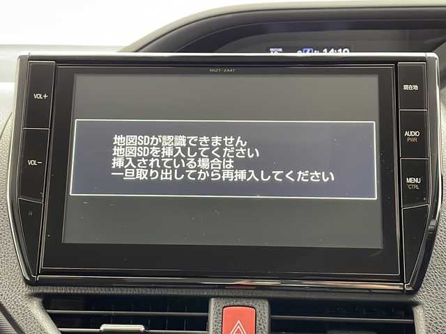 トヨタ ノア ハイブリッド Si 千葉県 2016(平28)年 6.6万km ブラック 純正フリップダウンモニター/禁煙車/衝突被害軽減システム/レーンキープアシスト/純正10インチナビ（NSZT-ZA4T）/　Bluetooth/CD/DVD/TV/iPod/バックカメラ/純正ETC2.0/両側パワースライドドア/LEDヘッドライト/オートライト/オートハイビーム/ウィンカーミラー/ドアバイザー/スマートキー/プッシュスタートボタン