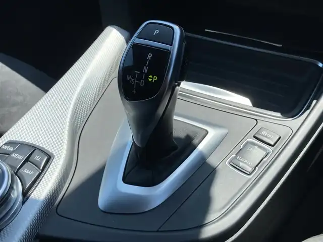ＢＭＷ ３２０ｄ ツーリング Mスポーツ 鳥取県 2015(平27)年 6.4万km サファイアブラックP ディーゼル・ターボ/Mスポーツパッケージ/純正ナビ/DVD/CD/BT/バックカメラ・ETC/衝突軽減ブレーキ/レーンキープアシスト/前席パワーシート/運転席メモリー機能付き/レーダークルーズコントロール/後方コーナーセンサー/キセノンヘットライト/純正１８インチアルミホイール/プッシュエンジンスタート/アイドリングストップ/フロアマット/スぺキー