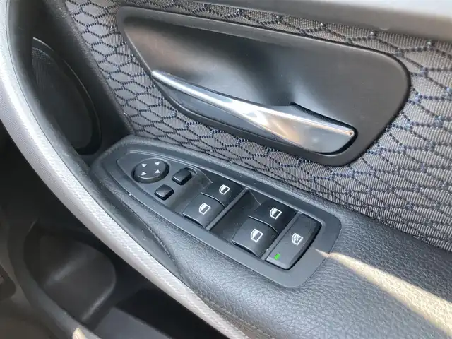 ＢＭＷ ３２０ｄ ツーリング Mスポーツ 鳥取県 2015(平27)年 6.4万km サファイアブラックP ディーゼル・ターボ/Mスポーツパッケージ/純正ナビ/DVD/CD/BT/バックカメラ・ETC/衝突軽減ブレーキ/レーンキープアシスト/前席パワーシート/運転席メモリー機能付き/レーダークルーズコントロール/後方コーナーセンサー/キセノンヘットライト/純正１８インチアルミホイール/プッシュエンジンスタート/アイドリングストップ/フロアマット/スぺキー