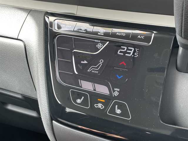 三菱 デリカミニ T プレミアム 千葉県 2025(令7)年 0.1万km未満 緑Ⅱ 届出済未使用車/衝突軽減ブレーキ/全方位カメラ/両側パワースライドドア/ターボ/純正９インチディスプレイオーディオ/デジタルインナーミラー/レーダークルーズコントロール/シートヒーター/ＬＥＤヘッドライト
