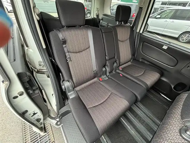日産 セレナ ハイウェイS S HV Aセーフ 東京都 2014(平26)年 8.1万km ブリリアントホワイトパール アイドリングストップ/ヒルスタートアシスト/VDC/アラウンドビューモニター/フロント/バックソナー /エマージェンシーブレーキ/LDW（車線逸脱警報）/踏み間違い衝突防止アシスト/ふらつき警報/両側電動スライドドア（両側スライドドアオートクローザー）/サイドシルスポイラー/リアエアロバンパー/Highway STARエンブレム/クリアレンズリアコンビネーションランプ（S字デザイン）/ボディ同色電動格納ドアミラー/ウィンカーミラー/ヒーター付ドアミラー/グロスブラックインパネ加飾/メッキ枠付シルバーシフトレバー/革巻きステアリングホイール/無塗装ドアスイッチベース/SRSエアバック（運転席/助手席）/オートエアコン/リアエアコン/上下調整式ヘッドレスト（２列目）/折りたたみ格納式パーソナルテーブル（２列目）/インテリジェントキー/プッシュエンジンスターター/イモビライザー/純正ナビ/ドライブレコーダー/ＥＴＣ/純正タイヤ有