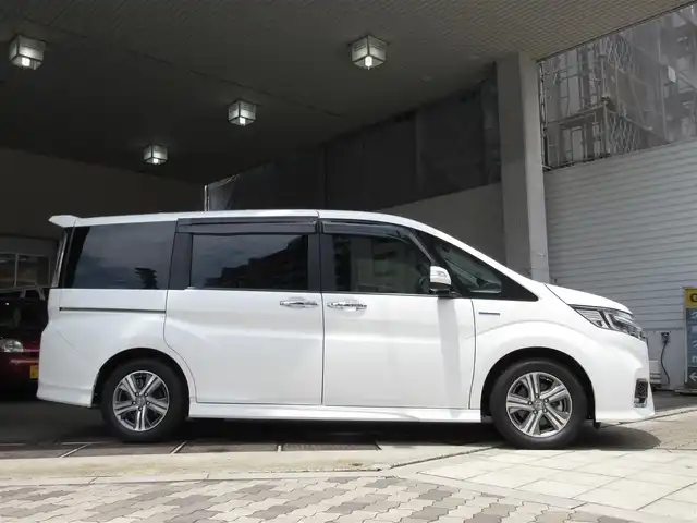 ホンダ ステップワゴン スパーダ ハイブリッド G EX ホンダセンシング 大阪府 2018(平30)年 1.6万km パール ワンオーナー/純正１０インチインターナビ、フルセグＴＶ、/ＣＤ、ＤＶＤ、Ｂｌｕｅｔｏｏｔｈ、ＨＤＭＩ/純正前後カメラドライブレコーダー/両側パワースライドドア/マルチビューカメラ/ホンダセンシング/ＥＴＣ/わくわくゲート/プッシュスタート/スマートキー２個/ＬＥＤヘッドライト/ステアリングスイッチ/ハーフレザー調シート/純正１６インチアルミホイール