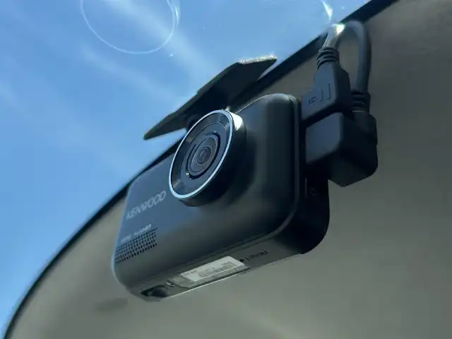 ダイハツ タント X 静岡県 2015(平27)年 5.3万km パールホワイトⅢ 社外９V型フローティングナビ/Bluetooth/フルセグTV/ドライブレコーダー前後/片側パワースライドドア/プッシュスタート/スマートキー/LEDヘッドライト/オートライト/横滑り防止装置/ベンチシート