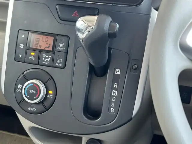 ダイハツ タント X 静岡県 2015(平27)年 5.3万km パールホワイトⅢ 社外９V型フローティングナビ/Bluetooth/フルセグTV/ドライブレコーダー前後/片側パワースライドドア/プッシュスタート/スマートキー/LEDヘッドライト/オートライト/横滑り防止装置/ベンチシート