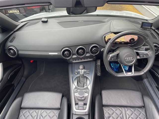 アウディ ＴＴロードスター 2.0TFSI クワトロ S ライン PKG 山梨県 2018(平30)年 0.8万km グレイシアホワイトメタリック Bang＆Olfsen/黒革/マトリクスLEDヘッドライト/オートハイビーム/AppleCarPlay/ＡｎｄｒｏｉｄＡｕｔｏ/シートヒーター（D&N)/純正ＭＭＩナビ/Ｂカメラ/フルセグ　/ＣＤ/ＳＤ/アダプティブウイング/ウインドブロッカー/クルーズコントロール/スペアキー　/新車時保証書/取説/純正１８インチＡＷ