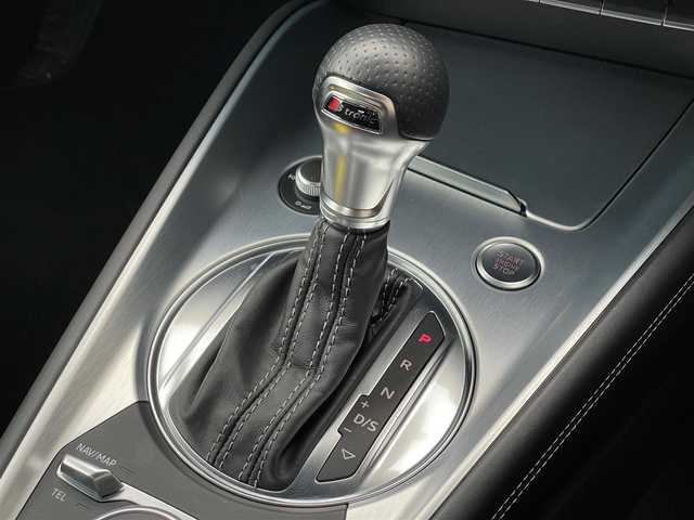 アウディ ＴＴロードスター 2.0TFSI クワトロ S ライン PKG 山梨県 2018(平30)年 0.8万km グレイシアホワイトメタリック Bang＆Olfsen/黒革/マトリクスLEDヘッドライト/オートハイビーム/AppleCarPlay/ＡｎｄｒｏｉｄＡｕｔｏ/シートヒーター（D&N)/純正ＭＭＩナビ/Ｂカメラ/フルセグ　/ＣＤ/ＳＤ/アダプティブウイング/ウインドブロッカー/クルーズコントロール/スペアキー　/新車時保証書/取説/純正１８インチＡＷ