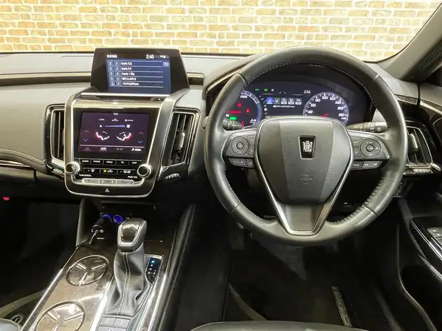 トヨタ クラウン ハイブリッド G－エグゼクティブ Four 岩手県 2019(令1)年 4.6万km ブラック ４WD/MTモード付きAT/全周囲カメラ/クルーズコントロール/プリクラッシュセーフティ/コーナーセンサー/レーンアシスト/標識認識機能/アイドリングストップ/ヘッドアップディスプレイ/オートライト/オートマチックハイビーム/パワーシート/シートヒーター/エアシート/純正ナビ/純正フロアマット/純正LEDヘッドライト