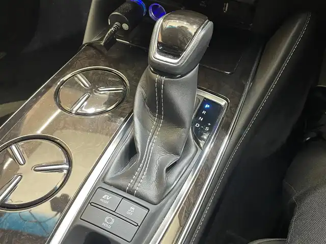 トヨタ クラウン ハイブリッド G－エグゼクティブ Four 岩手県 2019(令1)年 4.6万km ブラック ４WD/MTモード付きAT/全周囲カメラ/クルーズコントロール/プリクラッシュセーフティ/コーナーセンサー/レーンアシスト/標識認識機能/アイドリングストップ/ヘッドアップディスプレイ/オートライト/オートマチックハイビーム/パワーシート/シートヒーター/エアシート/純正ナビ/純正フロアマット/純正LEDヘッドライト