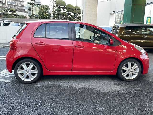トヨタ ヴィッツ RS 大阪府 2005(平17)年 2.5万km スーパーレッドⅤ 純正ナビ/バックカメラ/ワンオーナー/純正アルミホイール/純正フロアマット/ABS/カーテンエアバッグ