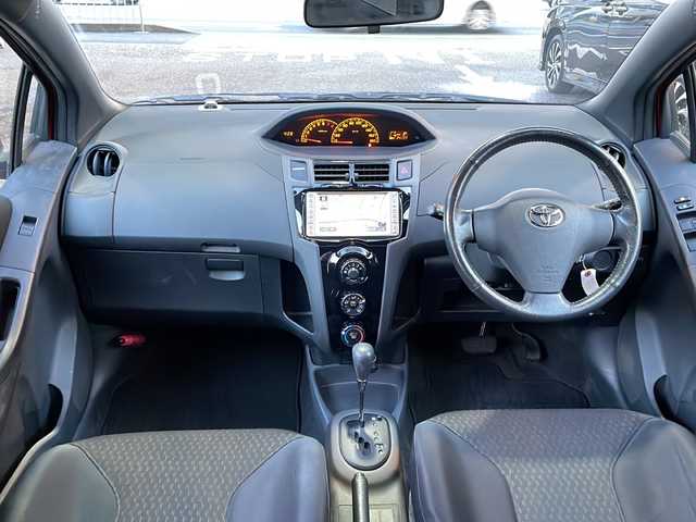 トヨタ ヴィッツ RS 大阪府 2005(平17)年 2.5万km スーパーレッドⅤ 純正ナビ/バックカメラ/ワンオーナー/純正アルミホイール/純正フロアマット/ABS/カーテンエアバッグ