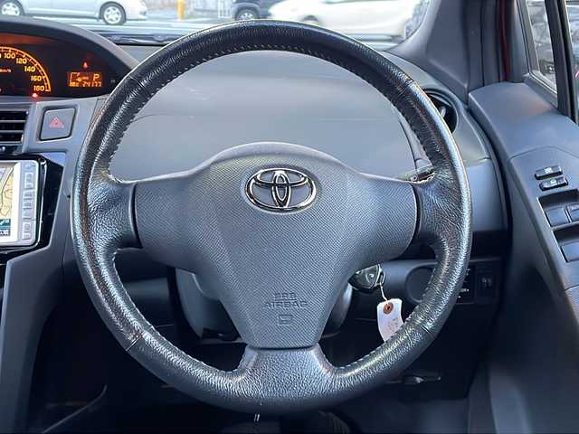 トヨタ ヴィッツ RS 大阪府 2005(平17)年 2.5万km スーパーレッドⅤ 純正ナビ/バックカメラ/ワンオーナー/純正アルミホイール/純正フロアマット/ABS/カーテンエアバッグ