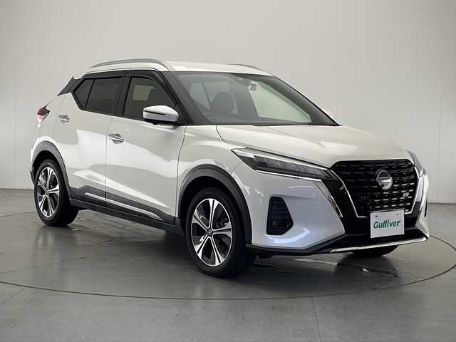 日産 キックス X 宮崎県 2021(令3)年 4.4万km ブリリアントホワイトパール 禁煙車/エマージェンシーブレーキ/純正9型ナビTV/（CD/DVD/Bluetooth/FMAM/フルセグTV)/純正ドライブレコーダー/純正17インチアルミ/純正LEDオートライト/純正LEDフォグ/純正フロアマット/プロパイロット/アラウンドビューモニター/オートマチックハイビーム/クリアランスソナー/電子パーキング/オートホールド/ステアリングヒーター/前席シートヒーター/オートエアコン/ハーフレザーシート/インテリジェントキー/プッシュエンジンスタート/新車時保証書/取扱い説明書