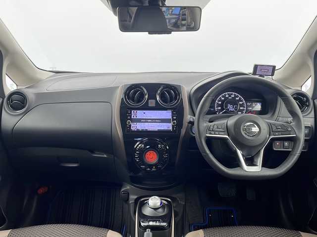 日産 ノート e－パワー メダリスト 栃木県 2019(令1)年 4.9万km ブリリアントホワイトパール 純正SDナビ/（フルセグ/BT/CD/DVD/AM/FM）/全周囲カメラ/バック／サイド/フロントカメラ/衝突軽減システム/車線逸脱抑制機能/横滑り防止/レーダークルーズコントロール/ETC/ドライブレコーダー/ハーフレザーシート/LEDヘッドライト/フォグライト/純正15インチアルミホイール/純正フロアマット/電動格納ミラー/プッシュスタート/スマートキー/スペアキー