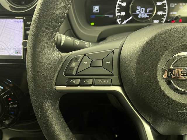 日産 ノート e－パワー メダリスト 栃木県 2019(令1)年 4.9万km ブリリアントホワイトパール 純正SDナビ/（フルセグ/BT/CD/DVD/AM/FM）/全周囲カメラ/バック／サイド/フロントカメラ/衝突軽減システム/車線逸脱抑制機能/横滑り防止/レーダークルーズコントロール/ETC/ドライブレコーダー/ハーフレザーシート/LEDヘッドライト/フォグライト/純正15インチアルミホイール/純正フロアマット/電動格納ミラー/プッシュスタート/スマートキー/スペアキー