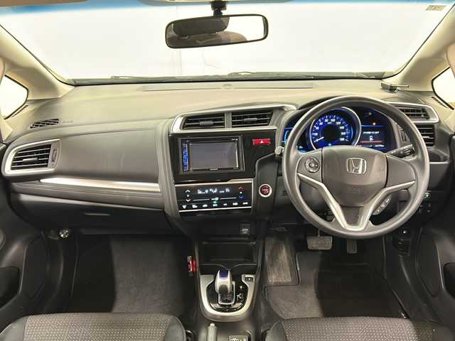 ホンダ フィット ハイブリット Fパッケージ コンフォートED 道央・札幌 2017(平29)年 14.2万km プレミアムホワイトパールⅡ 社外ディスプレイオーディオ//4WD//バックカメラ//アイドリングストップ//ドアバイザー//プッシュスタート//ETC//シートヒータ//エンジンスターター//オートライト