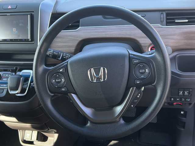 ホンダ フリード ハイブリット G 福島県 2023(令5)年 1.4万km プラチナホワイトパール ホンダセンシング　両側パワスラ　バックＣ　ＫＥＮＷＯＯＤナビ　フルセグ　ＢＴ　ワイパーデアイサー　追従クルコン　前方ドラレコ　ビルトインＥＴＣ　前席シートヒーター　ＬＥＤアクティブコーナリングライト