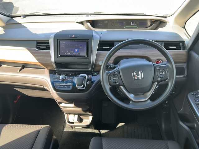 ホンダ フリード ハイブリット G 福島県 2023(令5)年 1.4万km プラチナホワイトパール ホンダセンシング　両側パワスラ　バックＣ　ＫＥＮＷＯＯＤナビ　フルセグ　ＢＴ　ワイパーデアイサー　追従クルコン　前方ドラレコ　ビルトインＥＴＣ　前席シートヒーター　ＬＥＤアクティブコーナリングライト