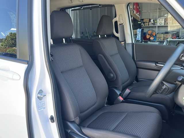 ホンダ フリード ハイブリット G 福島県 2023(令5)年 1.4万km プラチナホワイトパール ホンダセンシング　両側パワスラ　バックＣ　ＫＥＮＷＯＯＤナビ　フルセグ　ＢＴ　ワイパーデアイサー　追従クルコン　前方ドラレコ　ビルトインＥＴＣ　前席シートヒーター　ＬＥＤアクティブコーナリングライト