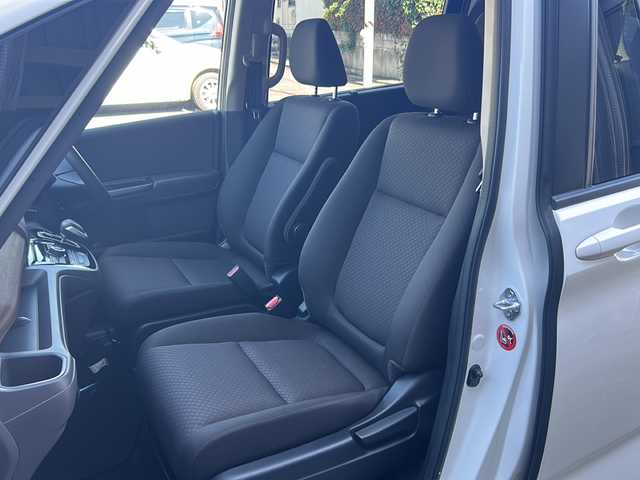 ホンダ フリード ハイブリット G 福島県 2023(令5)年 1.4万km プラチナホワイトパール ホンダセンシング　両側パワスラ　バックＣ　ＫＥＮＷＯＯＤナビ　フルセグ　ＢＴ　ワイパーデアイサー　追従クルコン　前方ドラレコ　ビルトインＥＴＣ　前席シートヒーター　ＬＥＤアクティブコーナリングライト