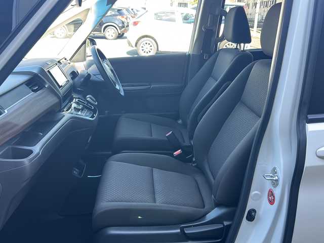 ホンダ フリード ハイブリット G 福島県 2023(令5)年 1.4万km プラチナホワイトパール ホンダセンシング　両側パワスラ　バックＣ　ＫＥＮＷＯＯＤナビ　フルセグ　ＢＴ　ワイパーデアイサー　追従クルコン　前方ドラレコ　ビルトインＥＴＣ　前席シートヒーター　ＬＥＤアクティブコーナリングライト