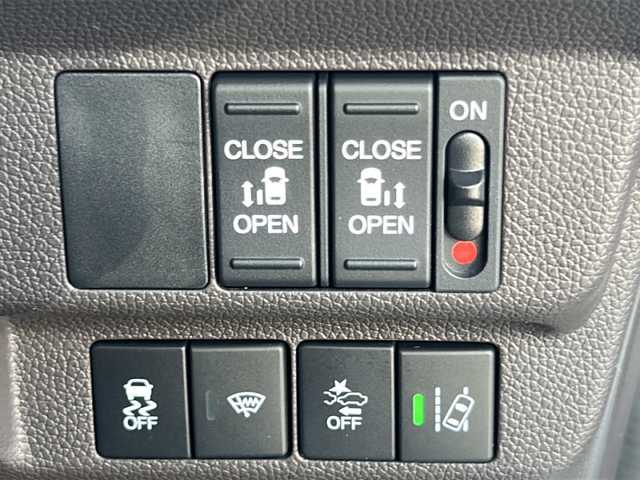 ホンダ フリード ハイブリット G 福島県 2023(令5)年 1.4万km プラチナホワイトパール ホンダセンシング　両側パワスラ　バックＣ　ＫＥＮＷＯＯＤナビ　フルセグ　ＢＴ　ワイパーデアイサー　追従クルコン　前方ドラレコ　ビルトインＥＴＣ　前席シートヒーター　ＬＥＤアクティブコーナリングライト