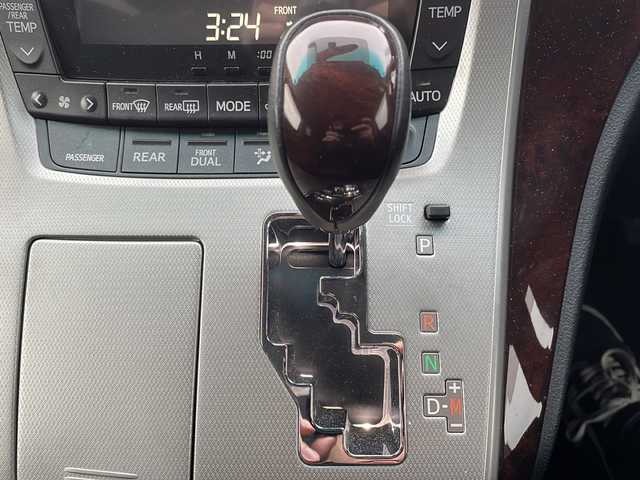 トヨタ ヴェルファイア 2．4Z 福井県 2012(平24)年 11.2万km ホワイトパールクリスタルシャイン (株)IDOMが運営する【じしゃロン福井店】の自社ローン専用車両になりますこちらは現金またはオートローンご利用時の価格です。自社ローンご希望の方は別途その旨お申付け下さい/純正HDDナビ/Bluetooth/フルセグTV/CD/DVD/バックカメラ/前後コーナーセンサー/オートライト/フォグライト/パワースライドドア/ドライブレコーダー/レーダー探知機/ETC/純正アルミホイール/ウォークスルー/オットマン/ドアバイザー/ステアリングスイッチ/プッシュスタート/スマートキー/スペアキー/保証書、取扱説明書