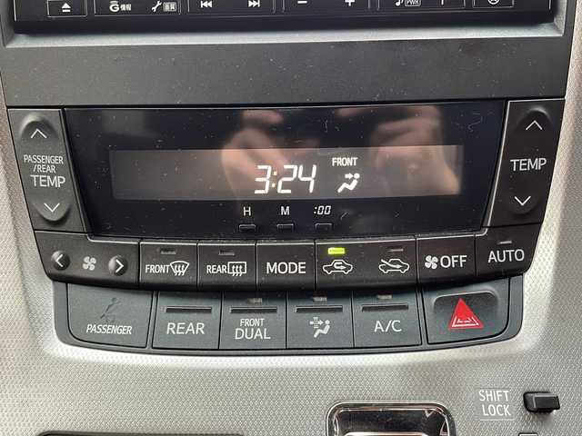 トヨタ ヴェルファイア 2．4Z 福井県 2012(平24)年 11.2万km ホワイトパールクリスタルシャイン (株)IDOMが運営する【じしゃロン福井店】の自社ローン専用車両になりますこちらは現金またはオートローンご利用時の価格です。自社ローンご希望の方は別途その旨お申付け下さい/純正HDDナビ/Bluetooth/フルセグTV/CD/DVD/バックカメラ/前後コーナーセンサー/オートライト/フォグライト/パワースライドドア/ドライブレコーダー/レーダー探知機/ETC/純正アルミホイール/ウォークスルー/オットマン/ドアバイザー/ステアリングスイッチ/プッシュスタート/スマートキー/スペアキー/保証書、取扱説明書