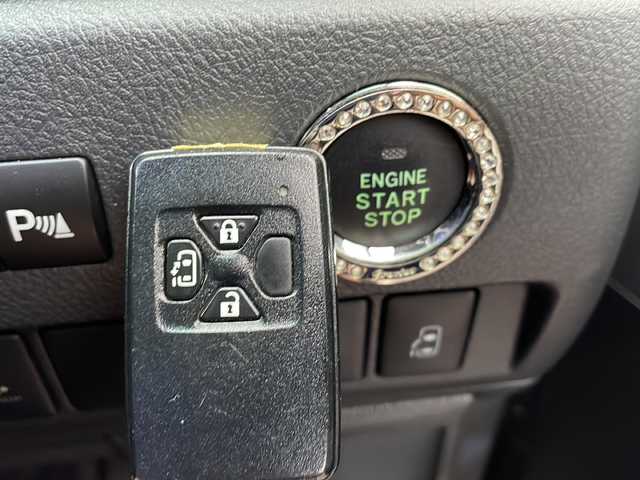 トヨタ ヴェルファイア 2．4Z 福井県 2012(平24)年 11.2万km ホワイトパールクリスタルシャイン (株)IDOMが運営する【じしゃロン福井店】の自社ローン専用車両になりますこちらは現金またはオートローンご利用時の価格です。自社ローンご希望の方は別途その旨お申付け下さい/純正HDDナビ/Bluetooth/フルセグTV/CD/DVD/バックカメラ/前後コーナーセンサー/オートライト/フォグライト/パワースライドドア/ドライブレコーダー/レーダー探知機/ETC/純正アルミホイール/ウォークスルー/オットマン/ドアバイザー/ステアリングスイッチ/プッシュスタート/スマートキー/スペアキー/保証書、取扱説明書