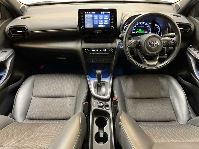 トヨタ ヤリスクロス ハイブリッド Z 新潟県 2023(令5)年 2.3万km プラチナホワイトパールマイカ 4WD/純正メモリナビ/BT/USB/フルセグテレビ/バックカメラ/ETC/ドライブレコーダー/衝突被害軽減ブレーキ/レーンキープアシスト/レーダークルーズコントロール/半革シート/運転席パワーシート/シートヒーター/ステアリングヒーター/ステアリングスイッチ/コーナーセンサー/スマートキー/プッシュスタート/LEDヘッドライト/オートライト/オートハイビーム/純正18インチアルミホイール