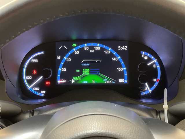 トヨタ ヤリスクロス ハイブリッド Z 新潟県 2023(令5)年 2.3万km プラチナホワイトパールマイカ 4WD/純正メモリナビ/BT/USB/フルセグテレビ/バックカメラ/ETC/ドライブレコーダー/衝突被害軽減ブレーキ/レーンキープアシスト/レーダークルーズコントロール/半革シート/運転席パワーシート/シートヒーター/ステアリングヒーター/ステアリングスイッチ/コーナーセンサー/スマートキー/プッシュスタート/LEDヘッドライト/オートライト/オートハイビーム/純正18インチアルミホイール