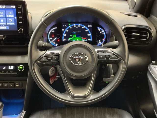 トヨタ ヤリスクロス ハイブリッド Z 新潟県 2023(令5)年 2.3万km プラチナホワイトパールマイカ 4WD/純正メモリナビ/BT/USB/フルセグテレビ/バックカメラ/ETC/ドライブレコーダー/衝突被害軽減ブレーキ/レーンキープアシスト/レーダークルーズコントロール/半革シート/運転席パワーシート/シートヒーター/ステアリングヒーター/ステアリングスイッチ/コーナーセンサー/スマートキー/プッシュスタート/LEDヘッドライト/オートライト/オートハイビーム/純正18インチアルミホイール