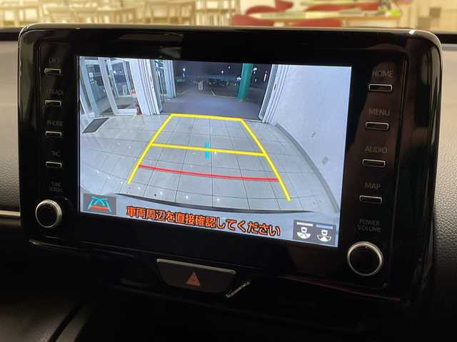 トヨタ ヤリスクロス ハイブリッド Z 新潟県 2023(令5)年 2.3万km プラチナホワイトパールマイカ 4WD/純正メモリナビ/BT/USB/フルセグテレビ/バックカメラ/ETC/ドライブレコーダー/衝突被害軽減ブレーキ/レーンキープアシスト/レーダークルーズコントロール/半革シート/運転席パワーシート/シートヒーター/ステアリングヒーター/ステアリングスイッチ/コーナーセンサー/スマートキー/プッシュスタート/LEDヘッドライト/オートライト/オートハイビーム/純正18インチアルミホイール