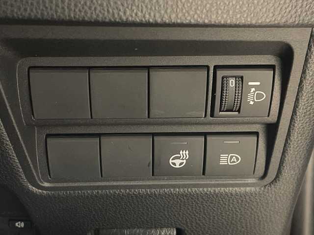 トヨタ ヤリスクロス ハイブリッド Z 新潟県 2023(令5)年 2.3万km プラチナホワイトパールマイカ 4WD/純正メモリナビ/BT/USB/フルセグテレビ/バックカメラ/ETC/ドライブレコーダー/衝突被害軽減ブレーキ/レーンキープアシスト/レーダークルーズコントロール/半革シート/運転席パワーシート/シートヒーター/ステアリングヒーター/ステアリングスイッチ/コーナーセンサー/スマートキー/プッシュスタート/LEDヘッドライト/オートライト/オートハイビーム/純正18インチアルミホイール