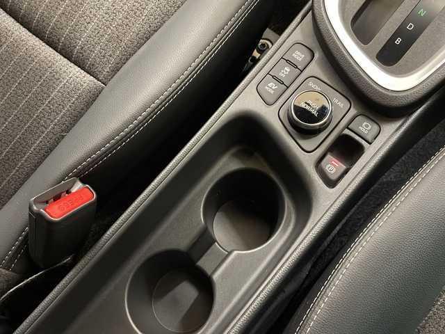 トヨタ ヤリスクロス ハイブリッド Z 新潟県 2023(令5)年 2.3万km プラチナホワイトパールマイカ 4WD/純正メモリナビ/BT/USB/フルセグテレビ/バックカメラ/ETC/ドライブレコーダー/衝突被害軽減ブレーキ/レーンキープアシスト/レーダークルーズコントロール/半革シート/運転席パワーシート/シートヒーター/ステアリングヒーター/ステアリングスイッチ/コーナーセンサー/スマートキー/プッシュスタート/LEDヘッドライト/オートライト/オートハイビーム/純正18インチアルミホイール