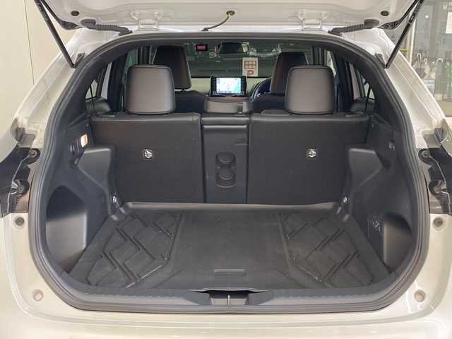 トヨタ ヤリスクロス ハイブリッド Z 新潟県 2023(令5)年 2.3万km プラチナホワイトパールマイカ 4WD/純正メモリナビ/BT/USB/フルセグテレビ/バックカメラ/ETC/ドライブレコーダー/衝突被害軽減ブレーキ/レーンキープアシスト/レーダークルーズコントロール/半革シート/運転席パワーシート/シートヒーター/ステアリングヒーター/ステアリングスイッチ/コーナーセンサー/スマートキー/プッシュスタート/LEDヘッドライト/オートライト/オートハイビーム/純正18インチアルミホイール