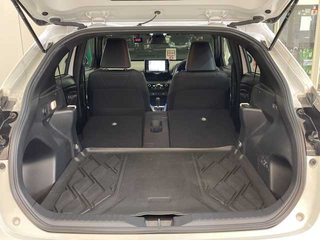 トヨタ ヤリスクロス ハイブリッド Z 新潟県 2023(令5)年 2.3万km プラチナホワイトパールマイカ 4WD/純正メモリナビ/BT/USB/フルセグテレビ/バックカメラ/ETC/ドライブレコーダー/衝突被害軽減ブレーキ/レーンキープアシスト/レーダークルーズコントロール/半革シート/運転席パワーシート/シートヒーター/ステアリングヒーター/ステアリングスイッチ/コーナーセンサー/スマートキー/プッシュスタート/LEDヘッドライト/オートライト/オートハイビーム/純正18インチアルミホイール