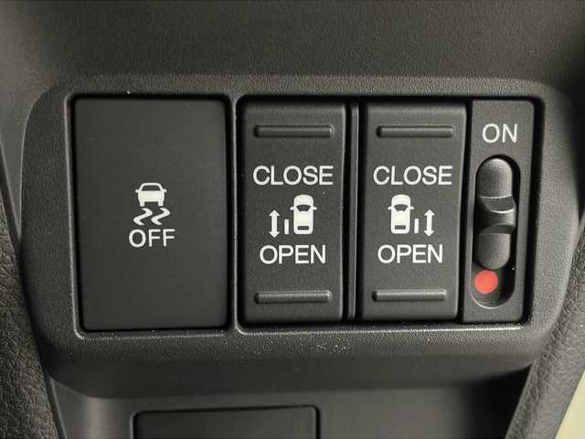 ホンダ フリード ハイブリット e:HEV クロスター 栃木県 2025(令7)年 1.7万km ベージュ ワンオーナー/純正9インチメモリーナビ/フルセグTV/USB/Bluetooth/バックカメラ/両側パワースライドドア/レーダークルーズコントロール/前後ドライブレコーダー/ホンダセンシング/ブラインドスポットモニター/シートヒーター/オートライト/ETC/LEDヘッドライト/フォグランプ/スマートキー/プッシュスタート/純正15インチAW