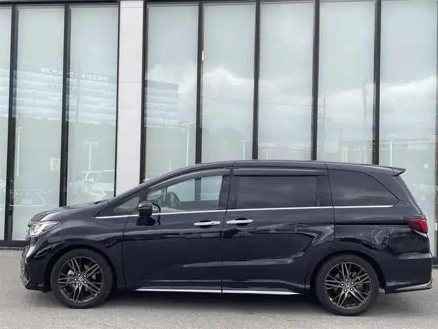 ホンダ オデッセイ ハイブリッド e:HEVアブソルート EX 大阪府 2021(令3)年 3.7万km プレミアムヴィーナスブラックP ホンダセンシング/両側パワースライドドア/純正10インチナビ/Bluetooth/HDMI/CD/DVD/フルセグTV/USB/フリップダウンモニター/マルチビューカメラシステム/ブラインドスポットモニター/パーキングセンサーシステム/前後ドライブレコーダー/純正デジタルインナーミラー/ビルトインETC/パワーバックドア/オットマン/DN席シートヒーター/DN席パワーシート/純正フロアマット/取扱説明書/保証書