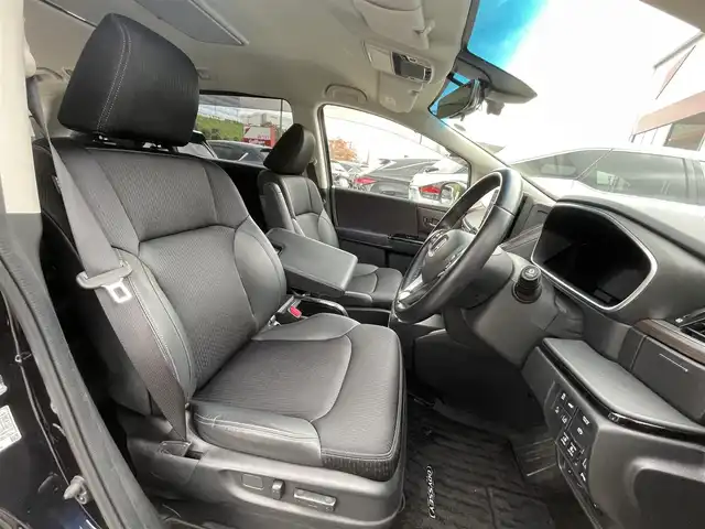 ホンダ オデッセイ ハイブリッド e:HEVアブソルート EX 大阪府 2021(令3)年 3.7万km プレミアムヴィーナスブラックP ホンダセンシング/両側パワースライドドア/純正10インチナビ/Bluetooth/HDMI/CD/DVD/フルセグTV/USB/フリップダウンモニター/マルチビューカメラシステム/ブラインドスポットモニター/パーキングセンサーシステム/前後ドライブレコーダー/純正デジタルインナーミラー/ビルトインETC/パワーバックドア/オットマン/DN席シートヒーター/DN席パワーシート/純正フロアマット/取扱説明書/保証書