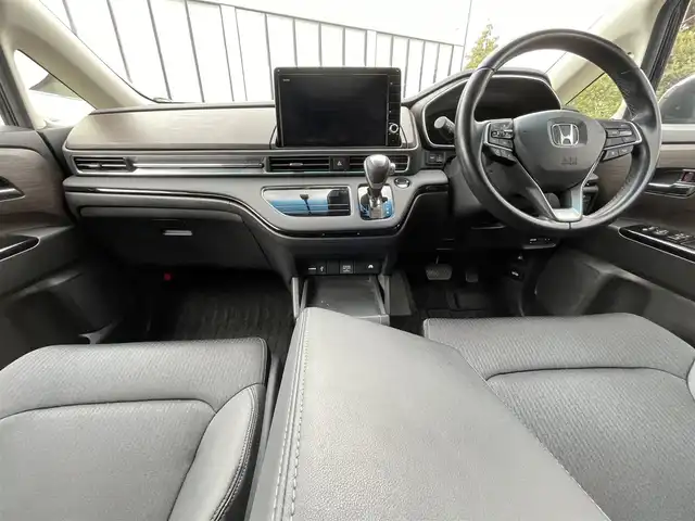 ホンダ オデッセイ ハイブリッド e:HEVアブソルート EX 大阪府 2021(令3)年 3.7万km プレミアムヴィーナスブラックP ホンダセンシング/両側パワースライドドア/純正10インチナビ/Bluetooth/HDMI/CD/DVD/フルセグTV/USB/フリップダウンモニター/マルチビューカメラシステム/ブラインドスポットモニター/パーキングセンサーシステム/前後ドライブレコーダー/純正デジタルインナーミラー/ビルトインETC/パワーバックドア/オットマン/DN席シートヒーター/DN席パワーシート/純正フロアマット/取扱説明書/保証書