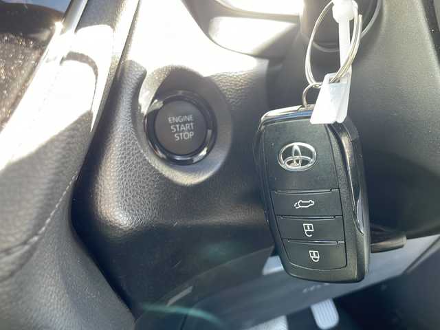 トヨタ カローラ クロス Z 東京都 2023(令5)年 0.4万km ダークブルーマイカM スマートキー/クルーズコントロール/ハンズフリーフォン/ETC2.0/純正ナビ/バックカメラ/LEDヘッドライト/フォグランプ/Bluetooth/ドリンクホルダー/運転席シートヒーター/助手席ヒートシーター/USB端子/安心降車アシスト