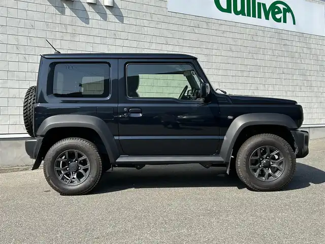 スズキ ジムニー シエラ JL 山形県 2024(令6)年 0.9万km ブルーイッシュブラックパール3 禁煙車/ワンオーナー/4WD/純正メモリーナビ/・フルセグTV/AM/FM/CD/DVD/Bluetooth/アイドリングストップ/コーナーセンサー/衝突被害軽減ブレーキ/車線逸脱警報/横滑り防止装置/盗難防止装置/ハロゲンヘッドライト/オートライト/フロントフォグランプ/シートヒーター/バックカメラ/フロアマット/ETC/夏タイヤ積み込み/保証書/取扱説明書