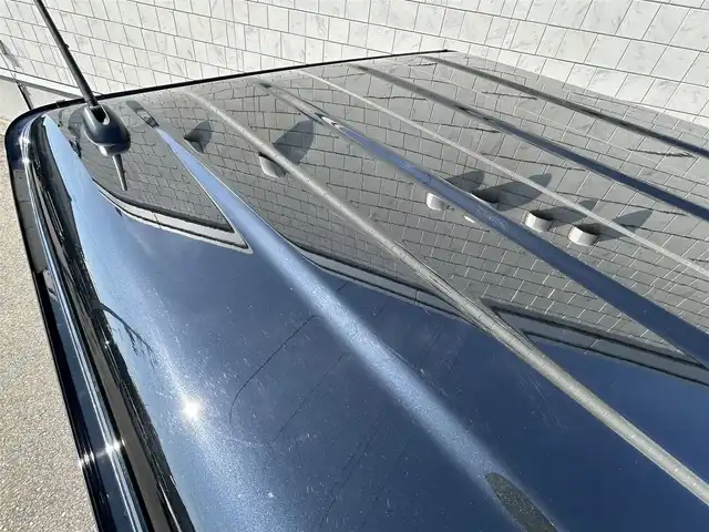 スズキ ジムニー シエラ JL 山形県 2024(令6)年 0.9万km ブルーイッシュブラックパール3 禁煙車/ワンオーナー/4WD/純正メモリーナビ/・フルセグTV/AM/FM/CD/DVD/Bluetooth/アイドリングストップ/コーナーセンサー/衝突被害軽減ブレーキ/車線逸脱警報/横滑り防止装置/盗難防止装置/ハロゲンヘッドライト/オートライト/フロントフォグランプ/シートヒーター/バックカメラ/フロアマット/ETC/夏タイヤ積み込み/保証書/取扱説明書