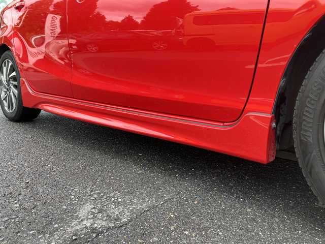 トヨタ アクア S 三重県 2014(平26)年 11万km スーパーレッドⅤ モデリスタ16インチアルミホイール/エアロ(F/S/R)/ダウンサス/純正ナビ(Bluetooth/CD/AM/FM/TV)/ETC/純正マット/ドアバイザー/スペアキー