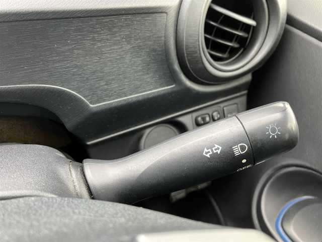 トヨタ アクア S 三重県 2014(平26)年 11万km スーパーレッドⅤ モデリスタ16インチアルミホイール/エアロ(F/S/R)/ダウンサス/純正ナビ(Bluetooth/CD/AM/FM/TV)/ETC/純正マット/ドアバイザー/スペアキー