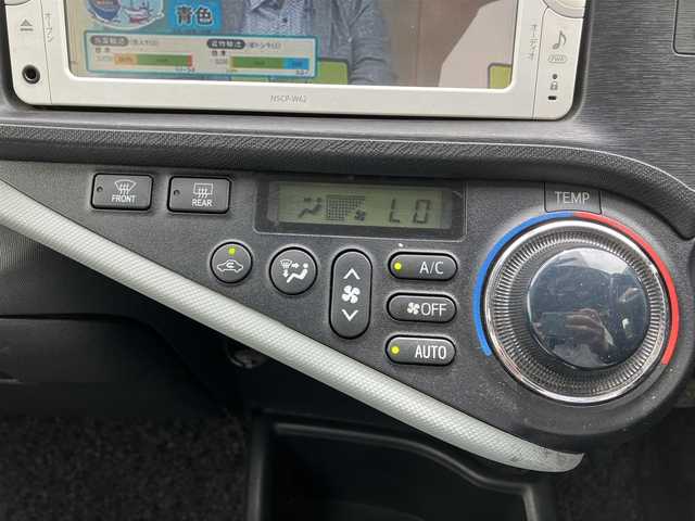 トヨタ アクア S 三重県 2014(平26)年 11万km スーパーレッドⅤ モデリスタ16インチアルミホイール/エアロ(F/S/R)/ダウンサス/純正ナビ(Bluetooth/CD/AM/FM/TV)/ETC/純正マット/ドアバイザー/スペアキー