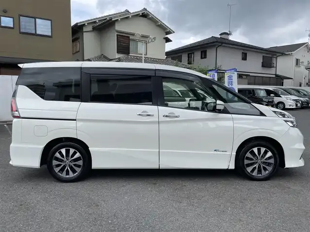 日産 セレナ ハイウェイスター 滋賀県 2016(平28)年 9.9万km ブリリアントホワイトパール (株)IDOMが運営する【じしゃロン草津店】の自社ローン専用車両になりますこちらは現金またはオートローンご利用時の価格です。自社ローンご希望の方は別途その旨お申付け下さい