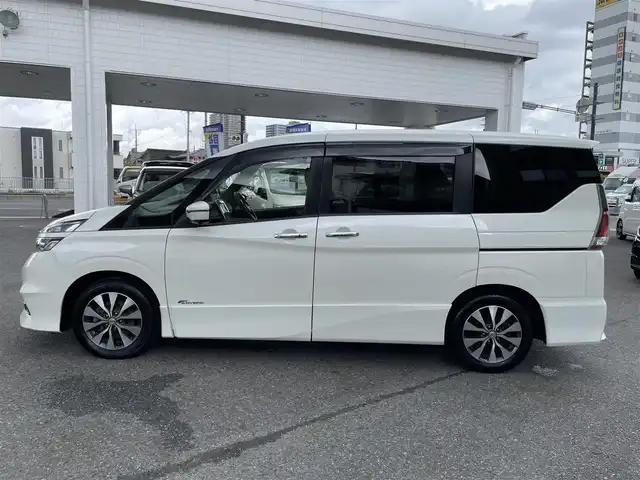 日産 セレナ ハイウェイスター 滋賀県 2016(平28)年 9.9万km ブリリアントホワイトパール (株)IDOMが運営する【じしゃロン草津店】の自社ローン専用車両になりますこちらは現金またはオートローンご利用時の価格です。自社ローンご希望の方は別途その旨お申付け下さい