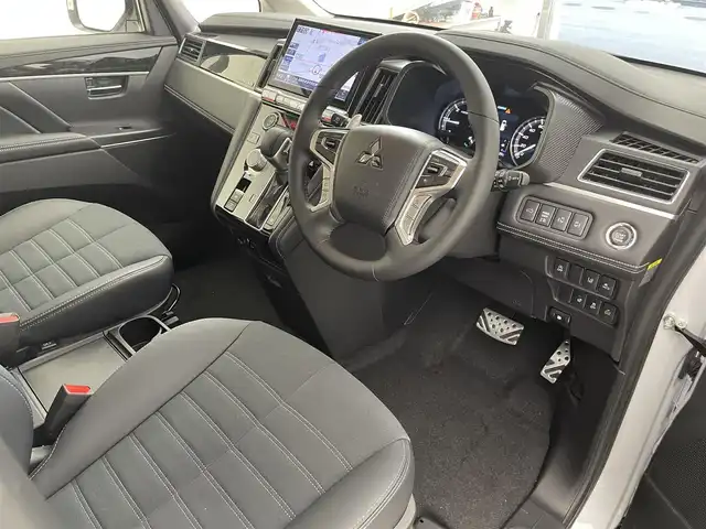 三菱 デリカＤ：５ シャモニー 滋賀県 2025(令7)年 0.1千km 白Ⅱ 登録済未使用車/11型ナビ（Alpine EX11NX ）/Bluetooth/CD/DVD/HDMI/フルセグTV/Apple Car Play/Android Auto/後席モニター/レーダークルーズコントロール/衝突被害軽減ブレーキ/誤発進抑制機能/車線逸脱警報システム/オートマチックハイビーム/マルチアラウンドモニター/両側パワースライドドア/電動リアゲート/オートホールド/MTモード付AT/パワーシート（D席）/シートヒーター（D席＋N席）/ステアリングヒーター