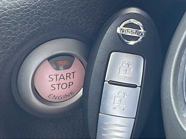 日産 キューブ 15X Vセレクション 三重県 2015(平27)年 8万km ブリリアントホワイトパール 純正7型ナビ(AM/FM/CD/DVD/TV/BT)/フルセグTV/バックカメラ/スペアキー/オートライト/前後ドライブレコーダー/アイドリングストップ/横滑り防止/純正フロアマット/電動格納ミラー/禁煙車